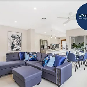  Villa Park Avenue Luxe Townhouse Brand New Sleeps 9 Australia